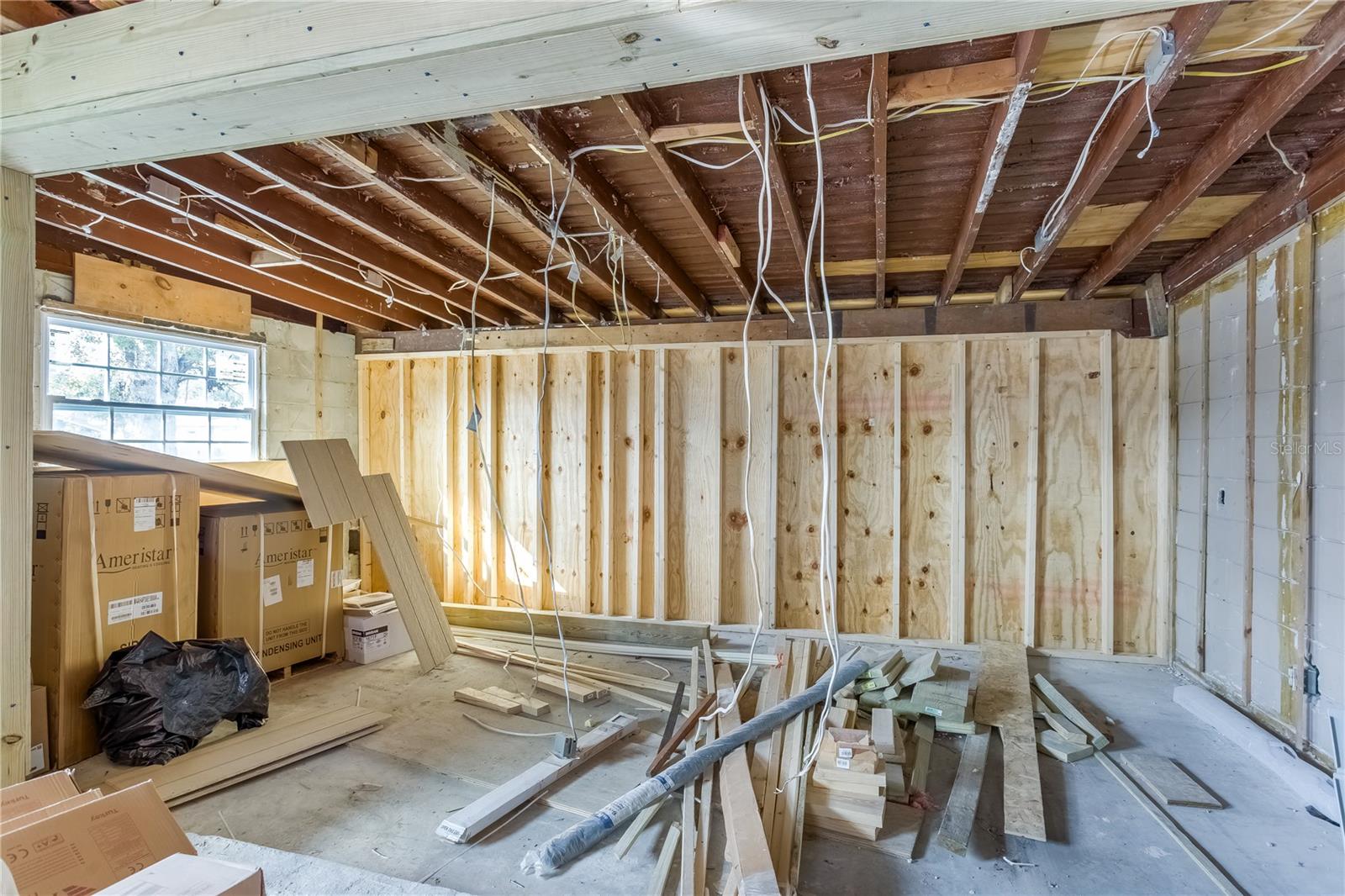 111 W KEYES AVENUE