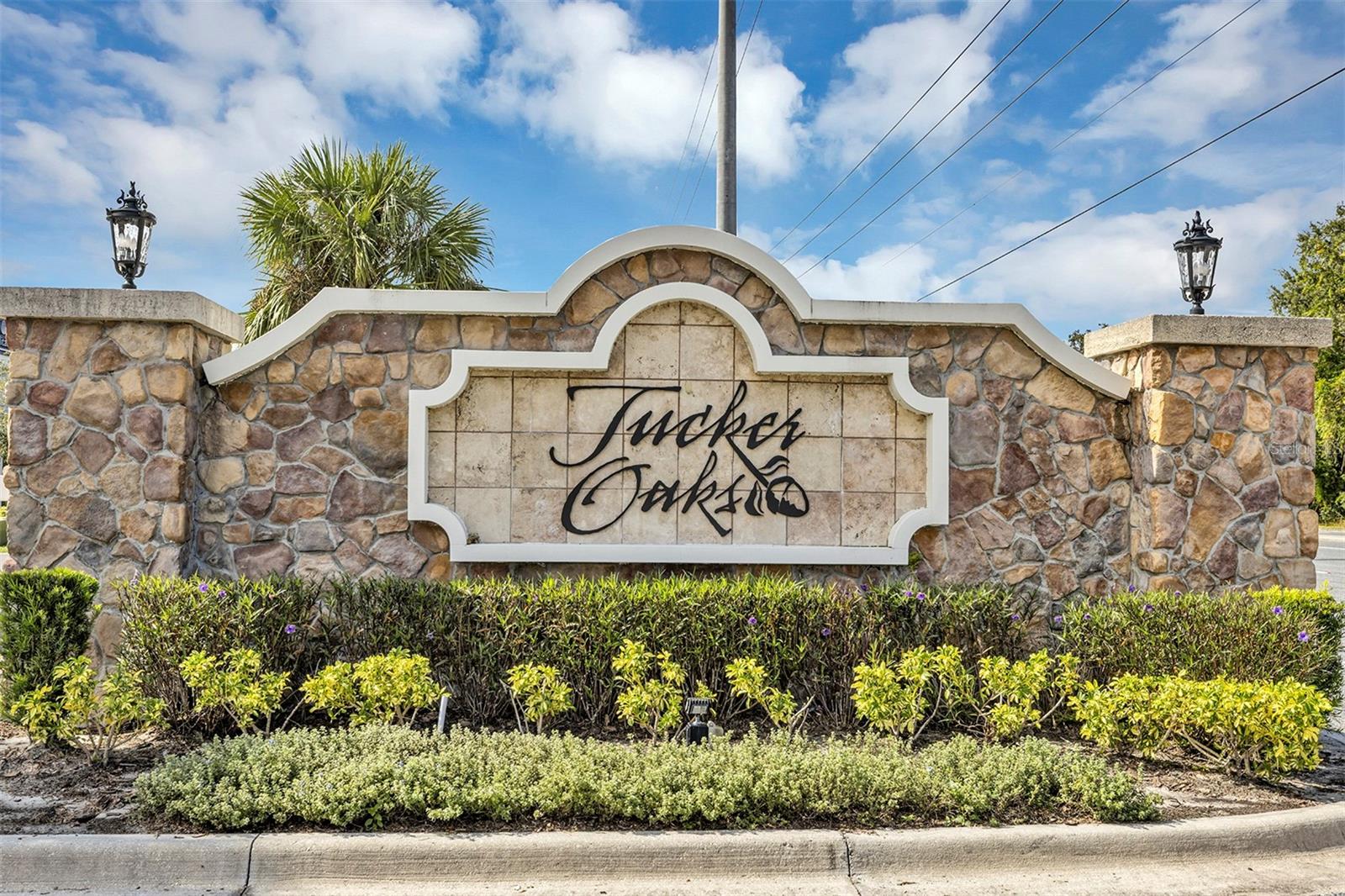 VILLAS/TUCKER OAKS - Residential