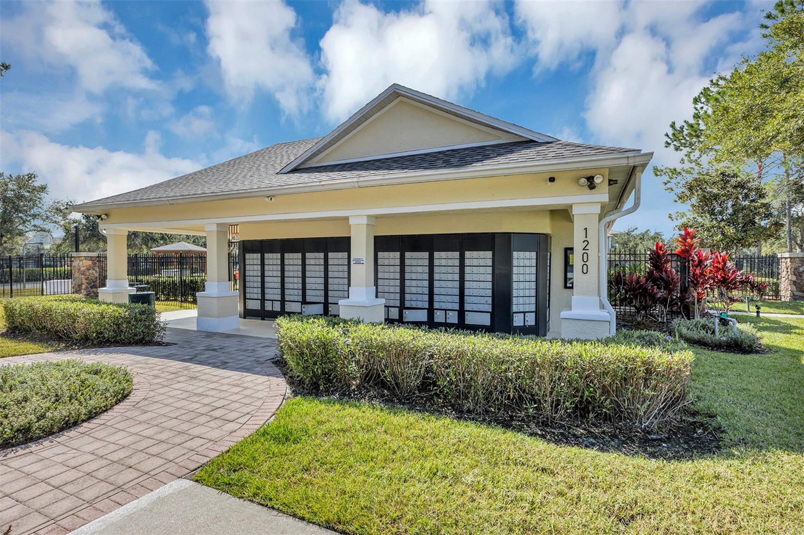 VILLAS/TUCKER OAKS - Residential