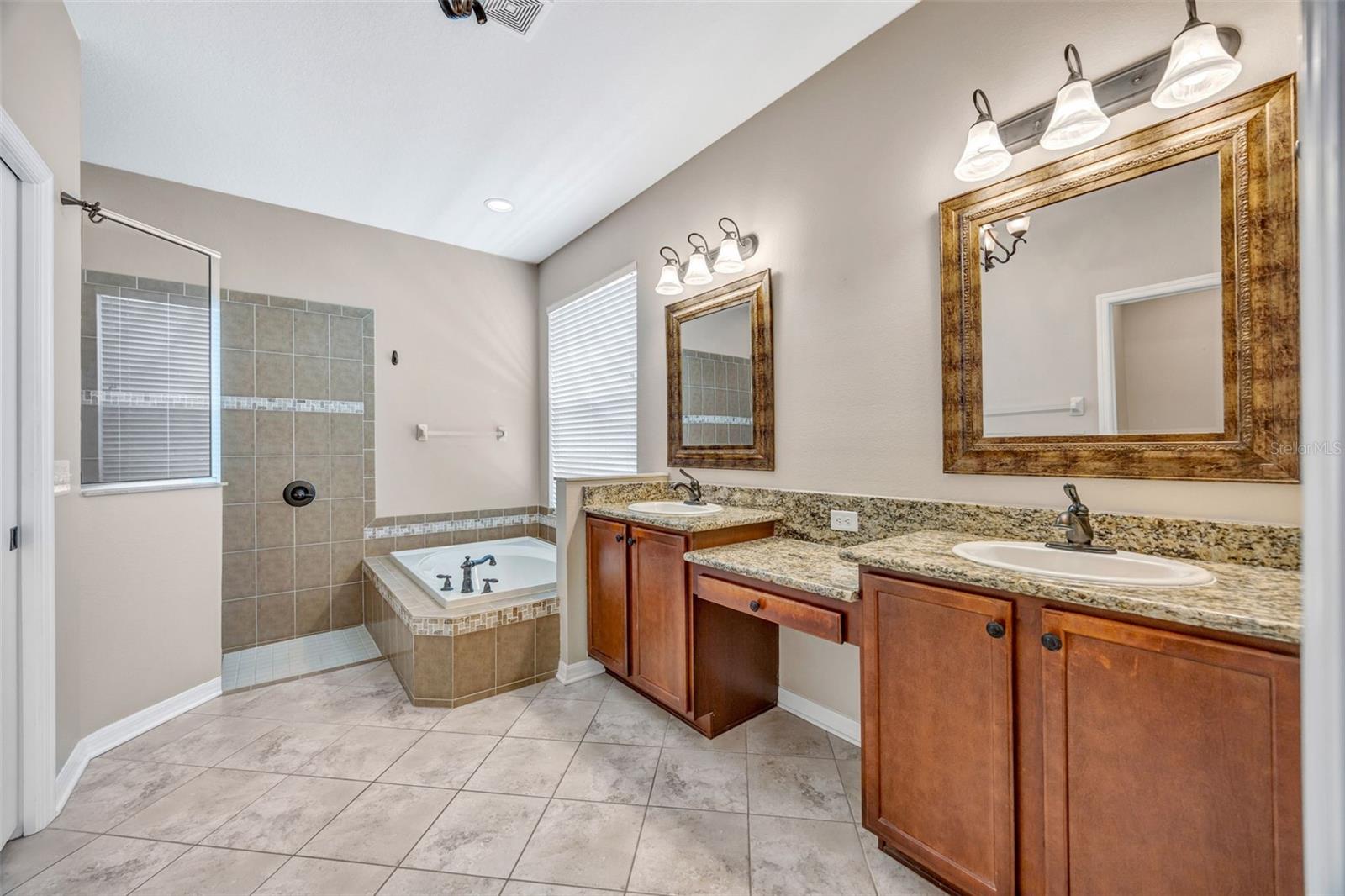 COUNTRY WALK INCREMENT F - - Residential