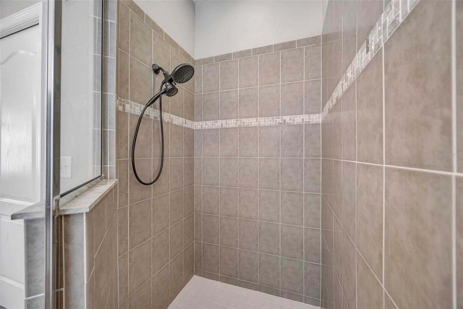 COUNTRY WALK INCREMENT F - - Residential