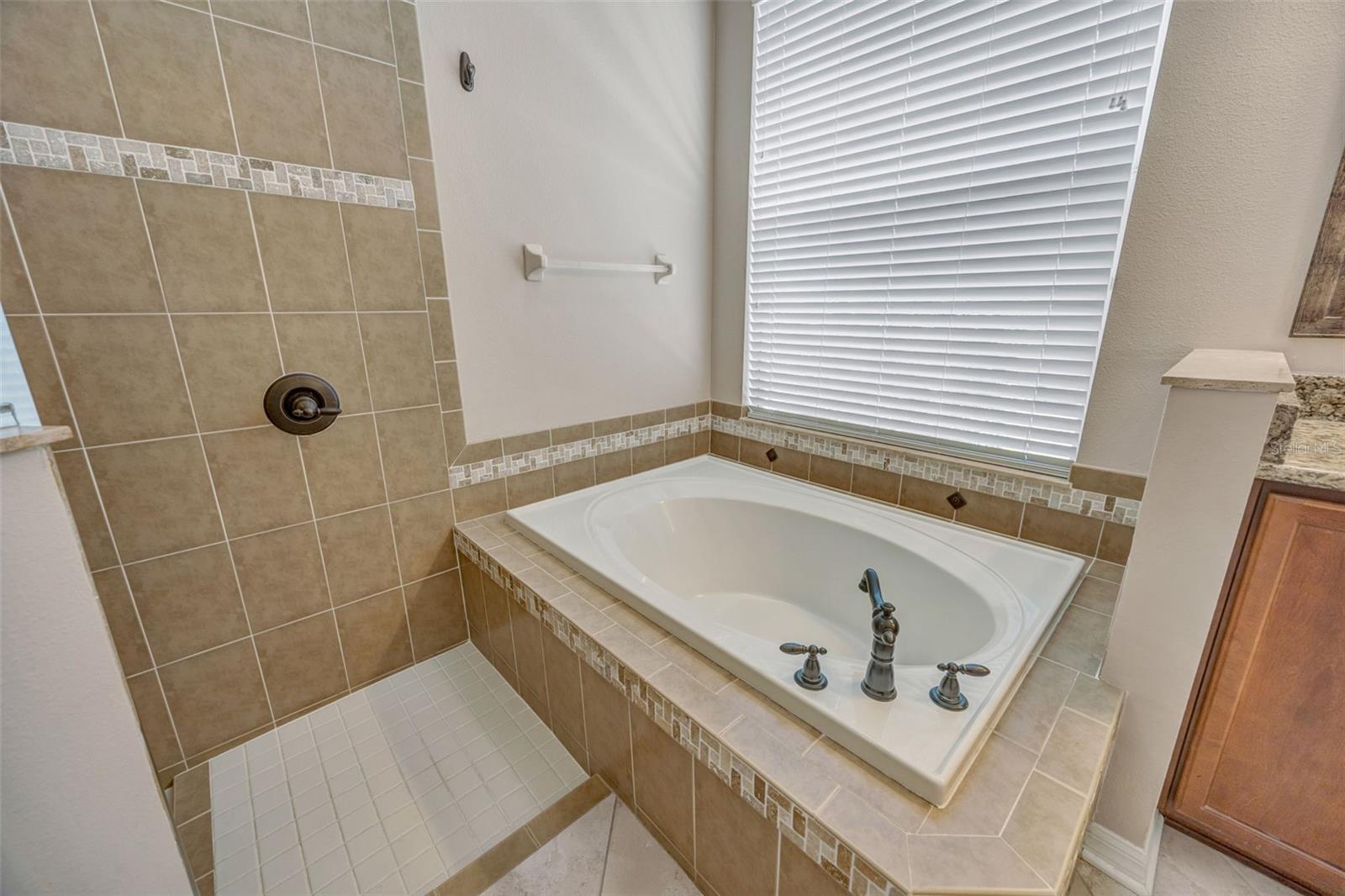 COUNTRY WALK INCREMENT F - - Residential