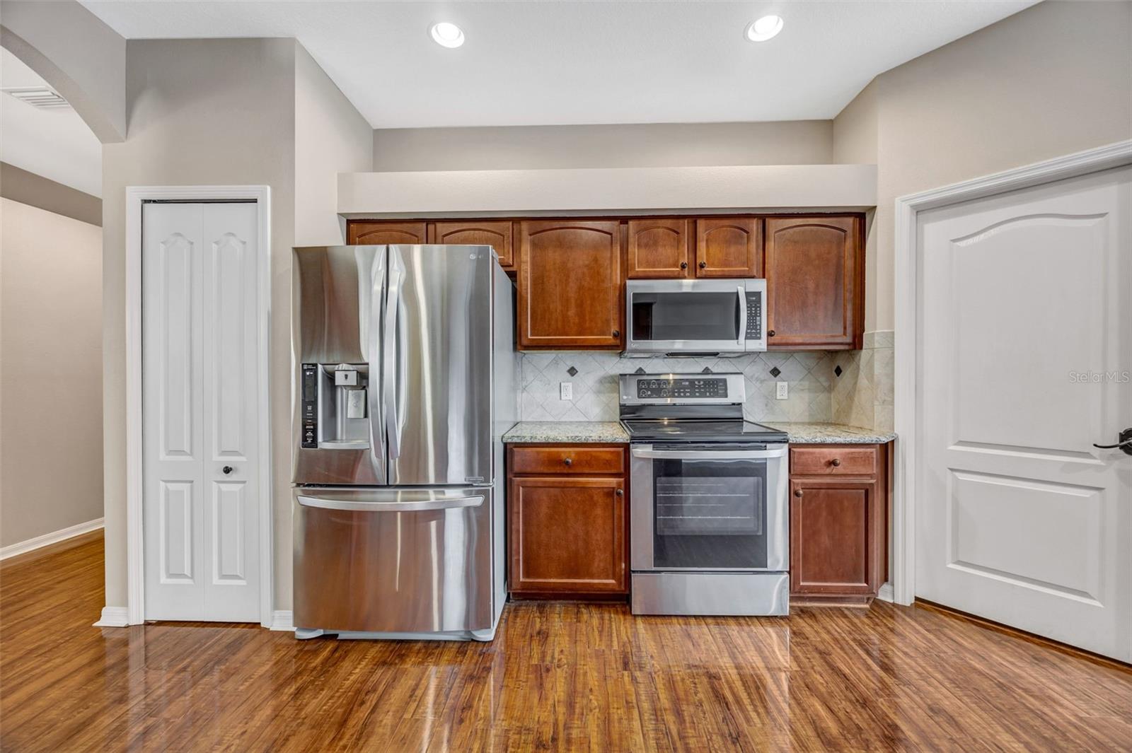 COUNTRY WALK INCREMENT F - - Residential