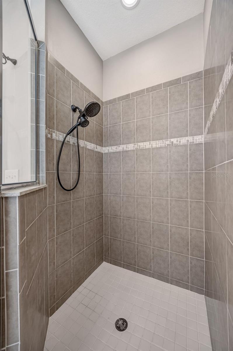 COUNTRY WALK INCREMENT F - - Residential