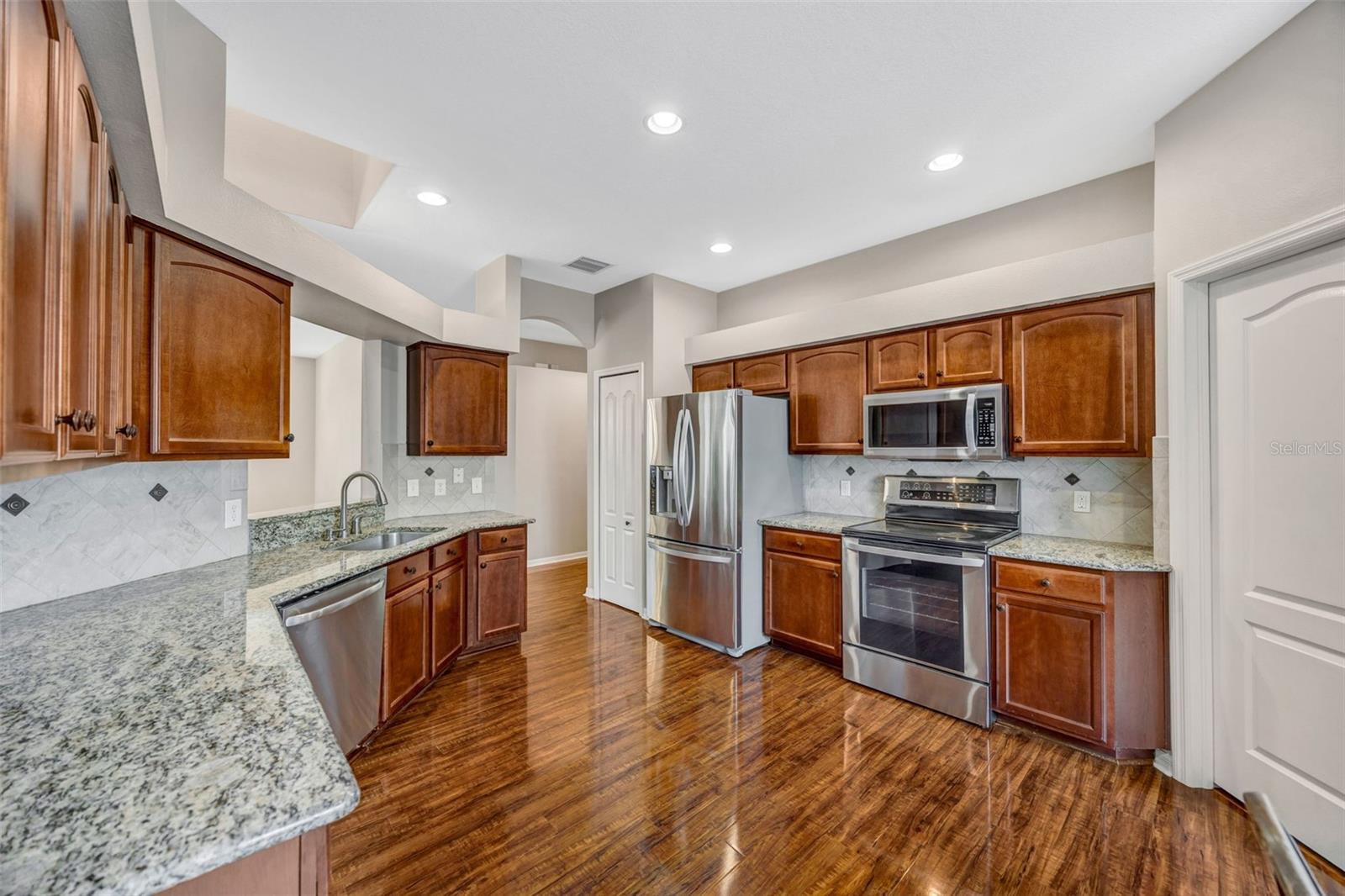 COUNTRY WALK INCREMENT F - - Residential