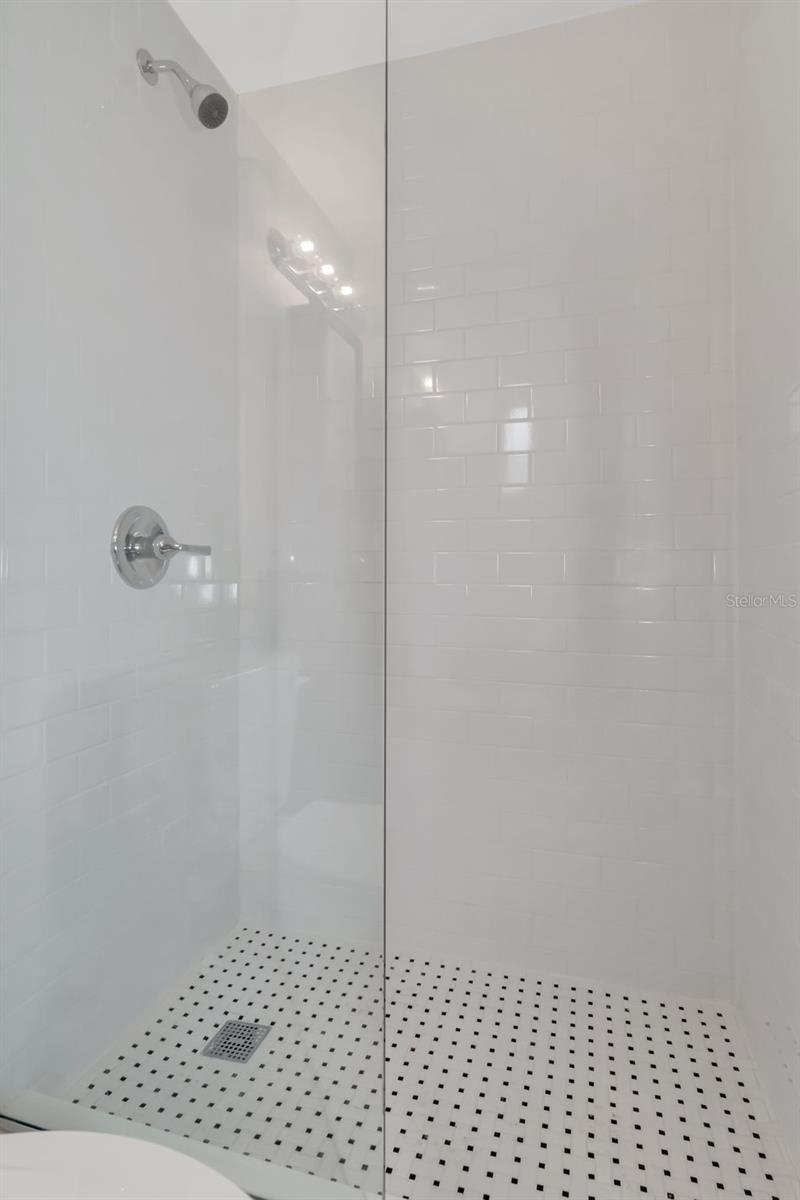 ROSLYN HEIGHTS - Residential Lease