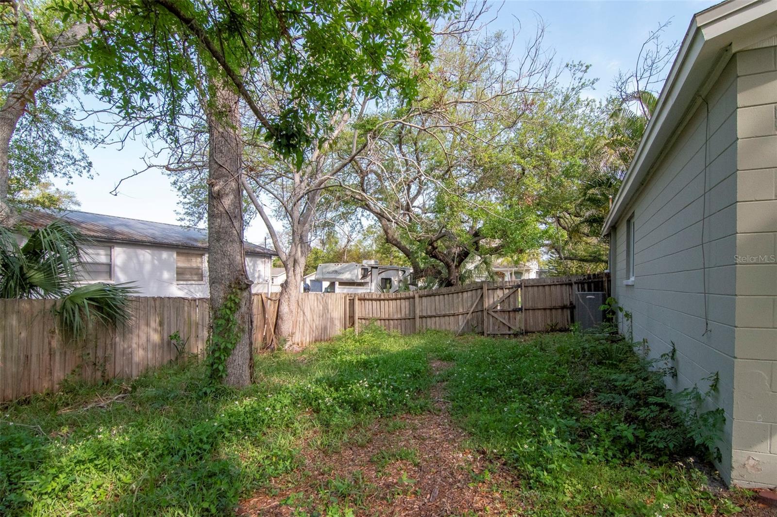 ROSLYN HEIGHTS - Residential Lease