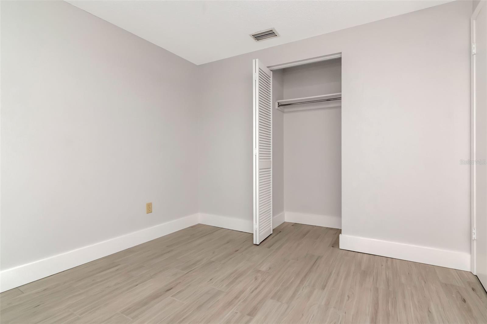 ROSLYN HEIGHTS - Residential Lease