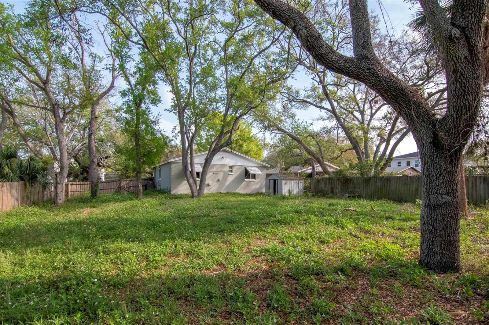 ROSLYN HEIGHTS - Residential Lease