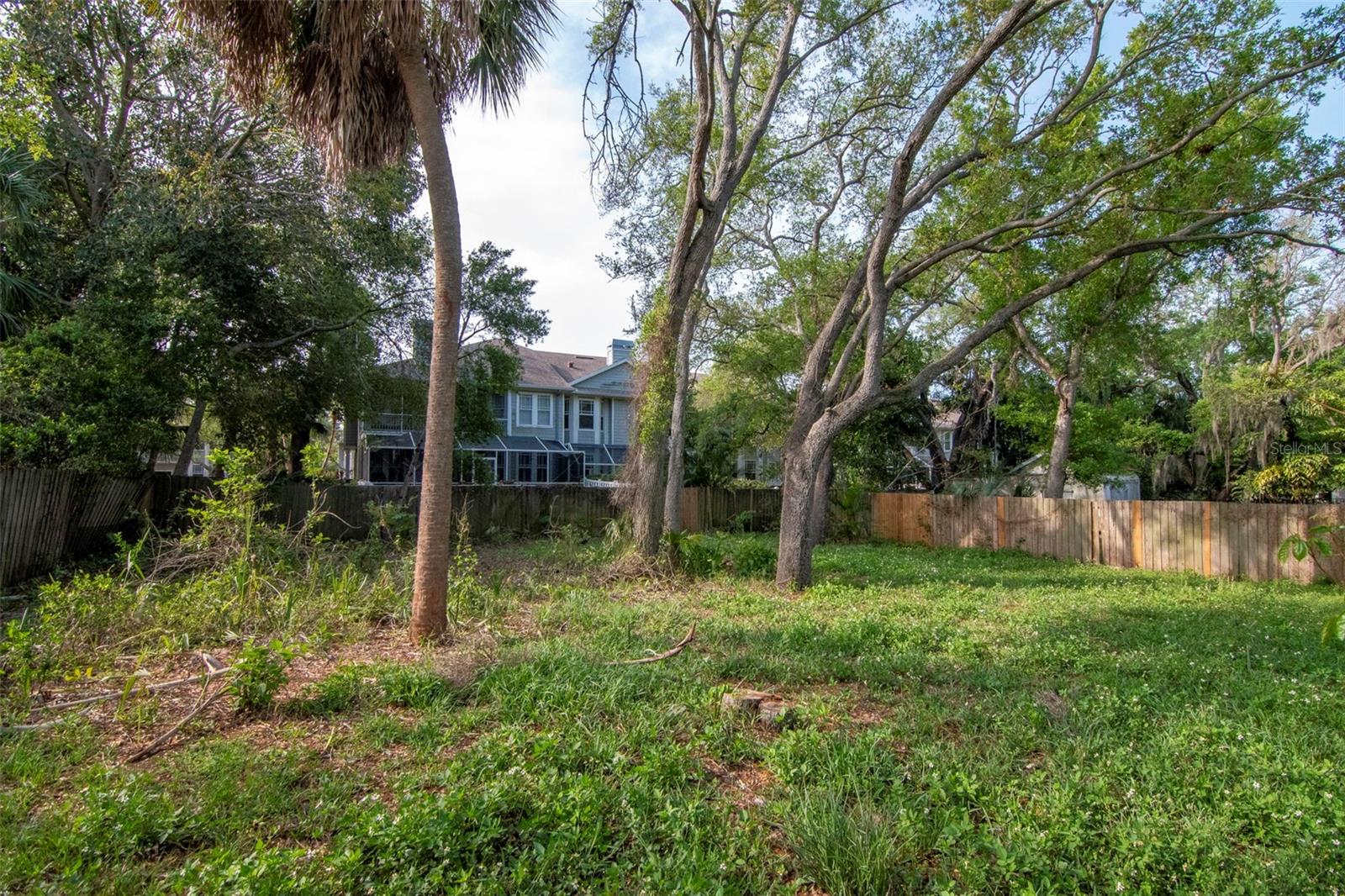 ROSLYN HEIGHTS - Residential Lease