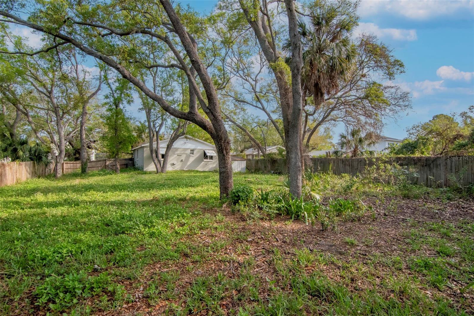 ROSLYN HEIGHTS - Residential Lease