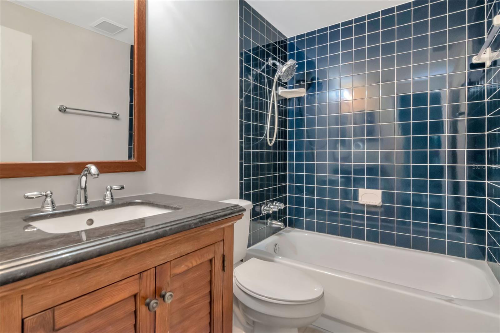 ROSLYN HEIGHTS - Residential Lease