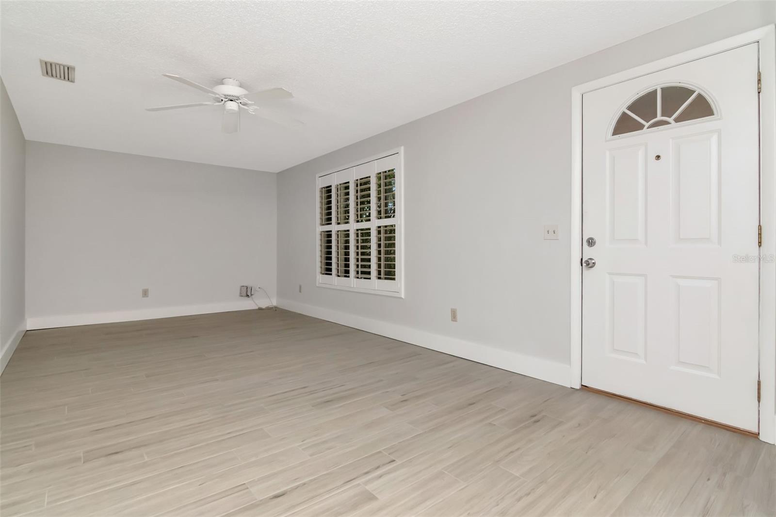 ROSLYN HEIGHTS - Residential Lease