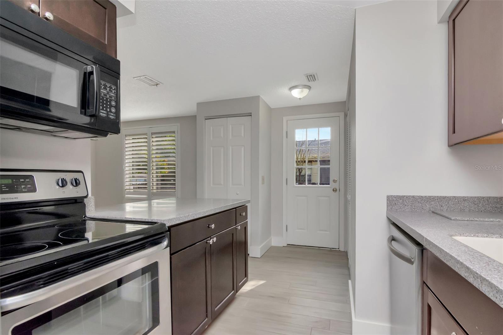 ROSLYN HEIGHTS - Residential Lease