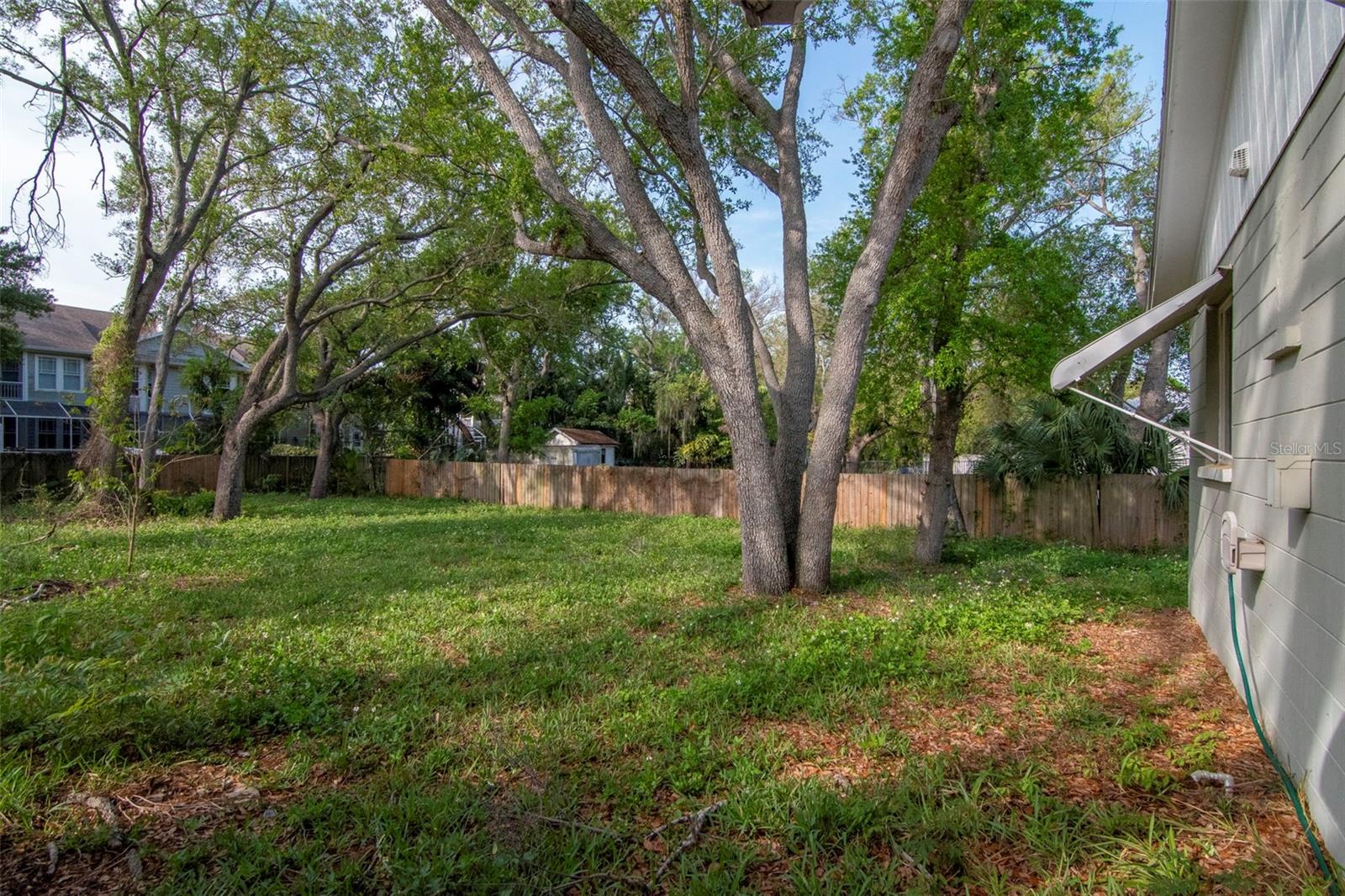 ROSLYN HEIGHTS - Residential Lease