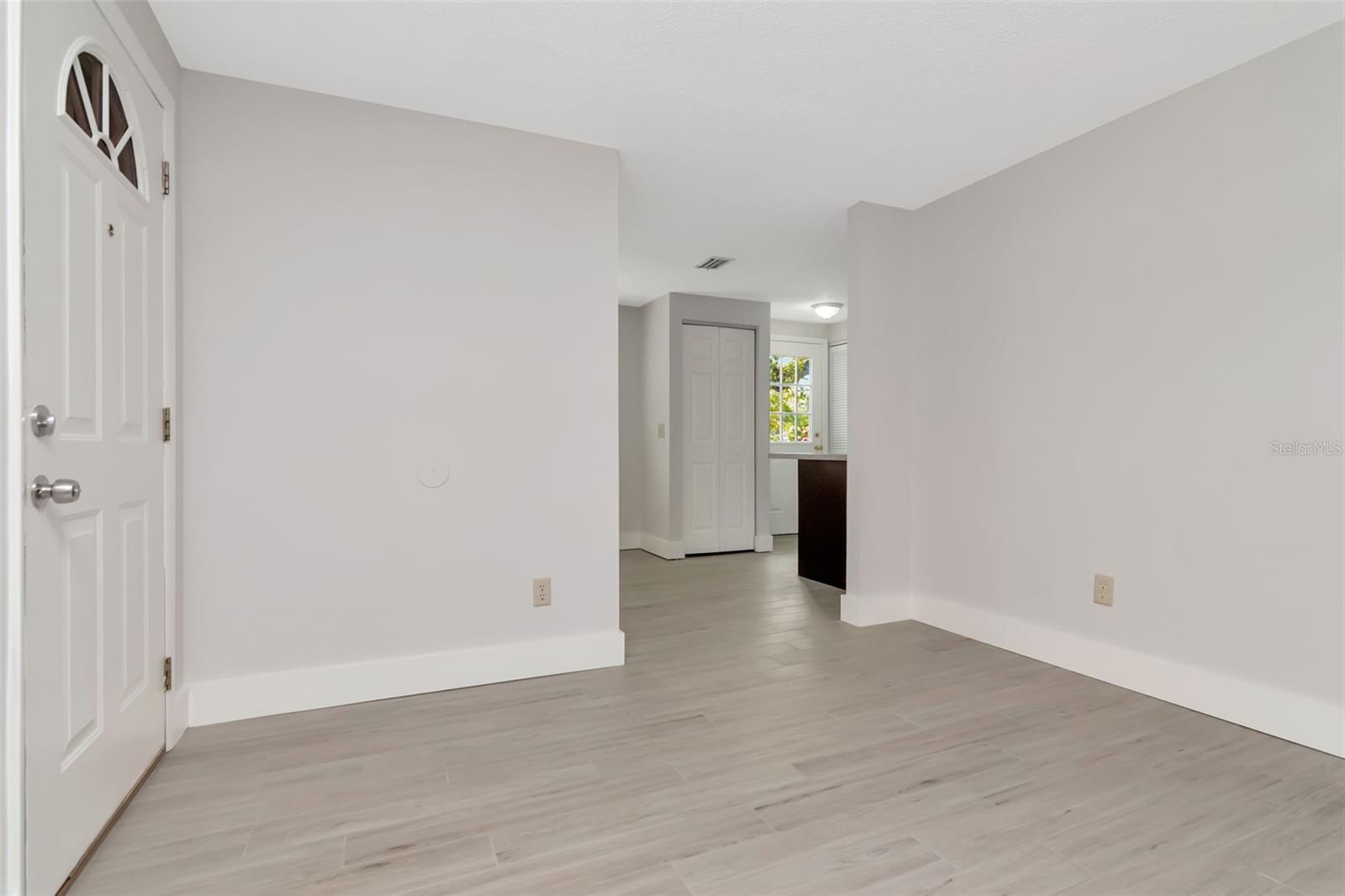 ROSLYN HEIGHTS - Residential Lease