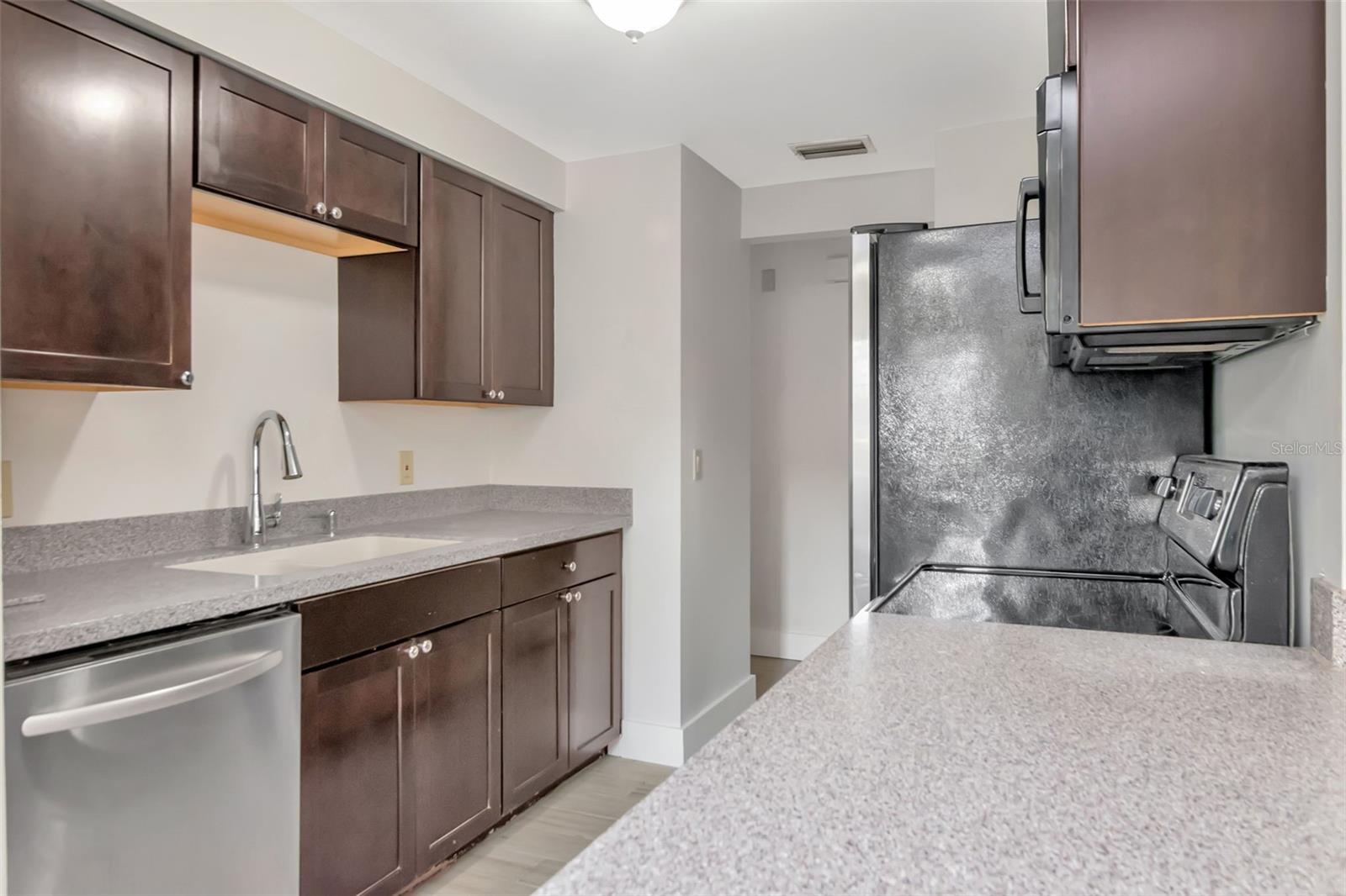 ROSLYN HEIGHTS - Residential Lease