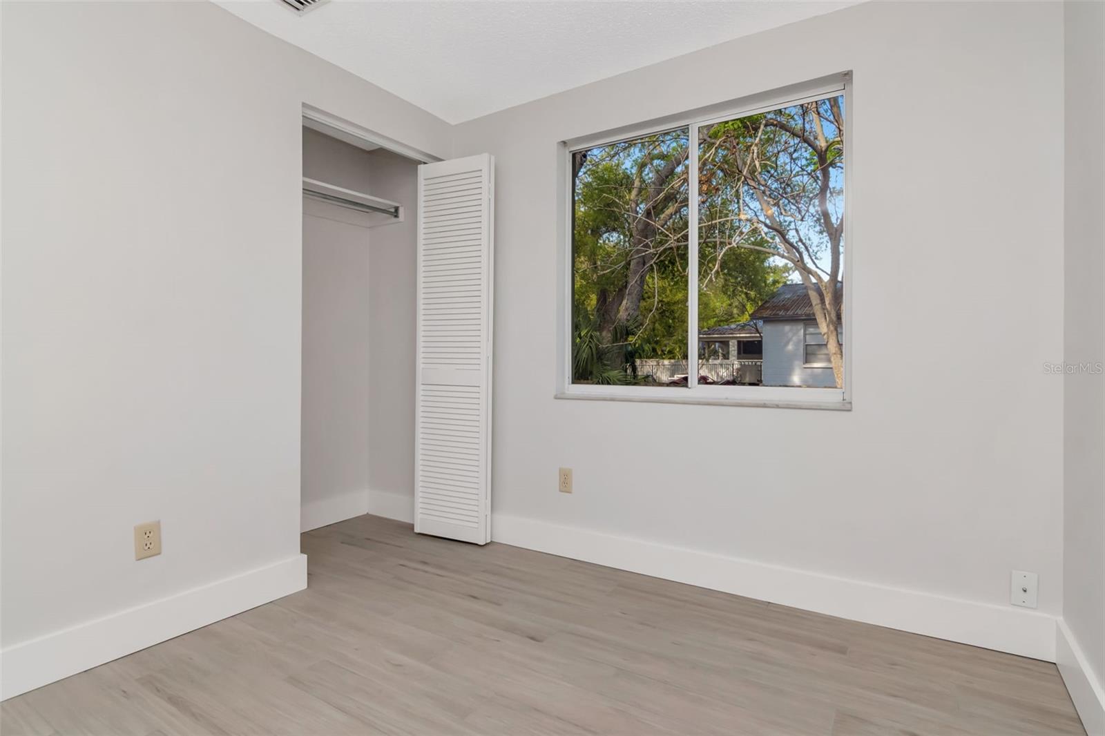 ROSLYN HEIGHTS - Residential Lease