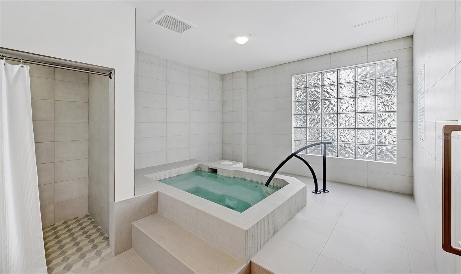 WATER CLUB I AT LONGBOAT KEY - Residential