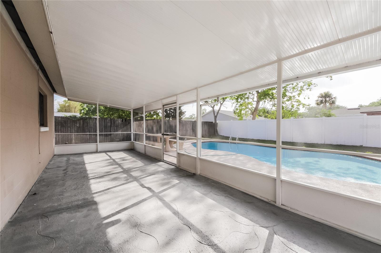 WOODCREST UNIT 01 - Residential Lease