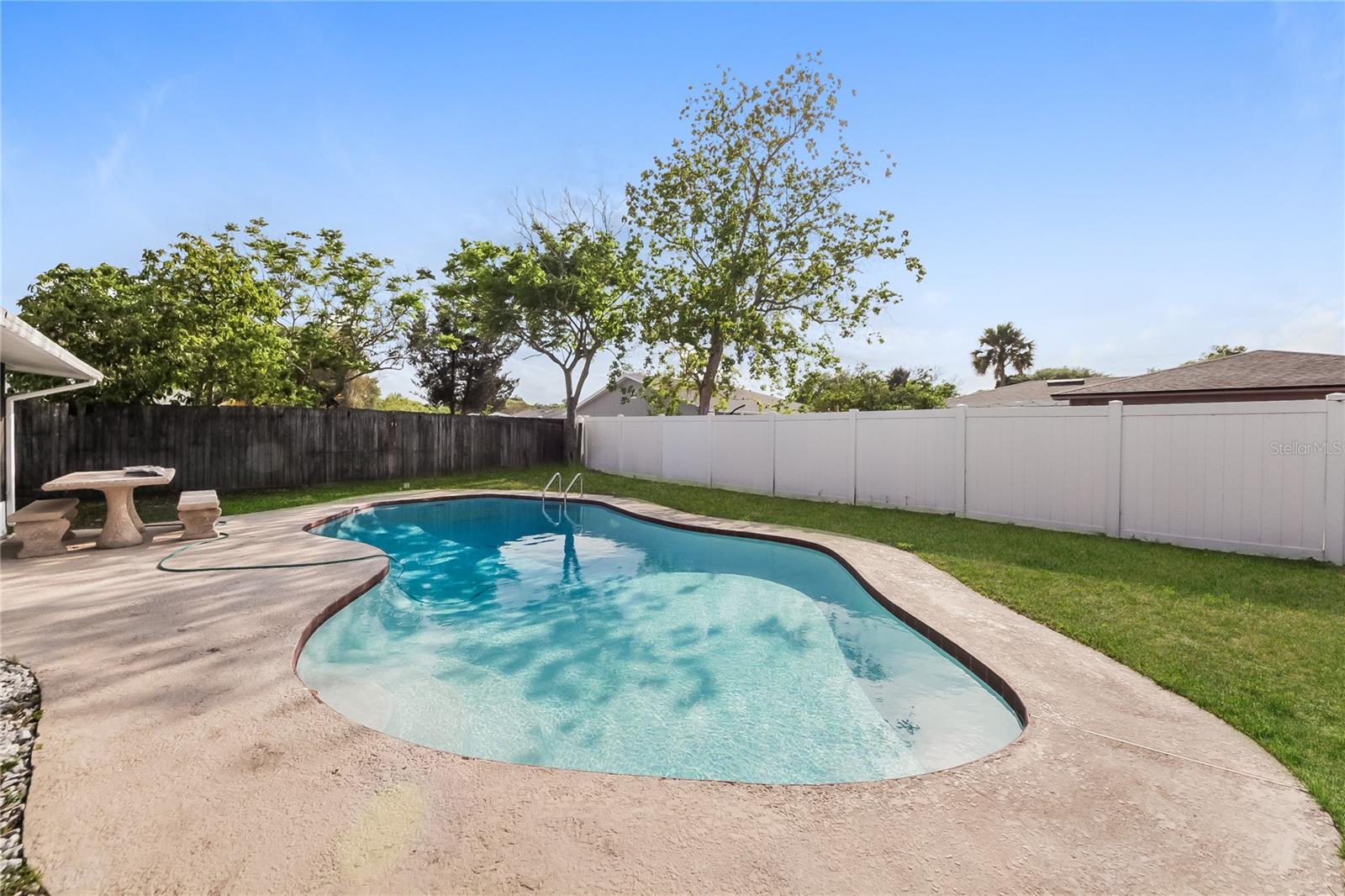 WOODCREST UNIT 01 - Residential Lease