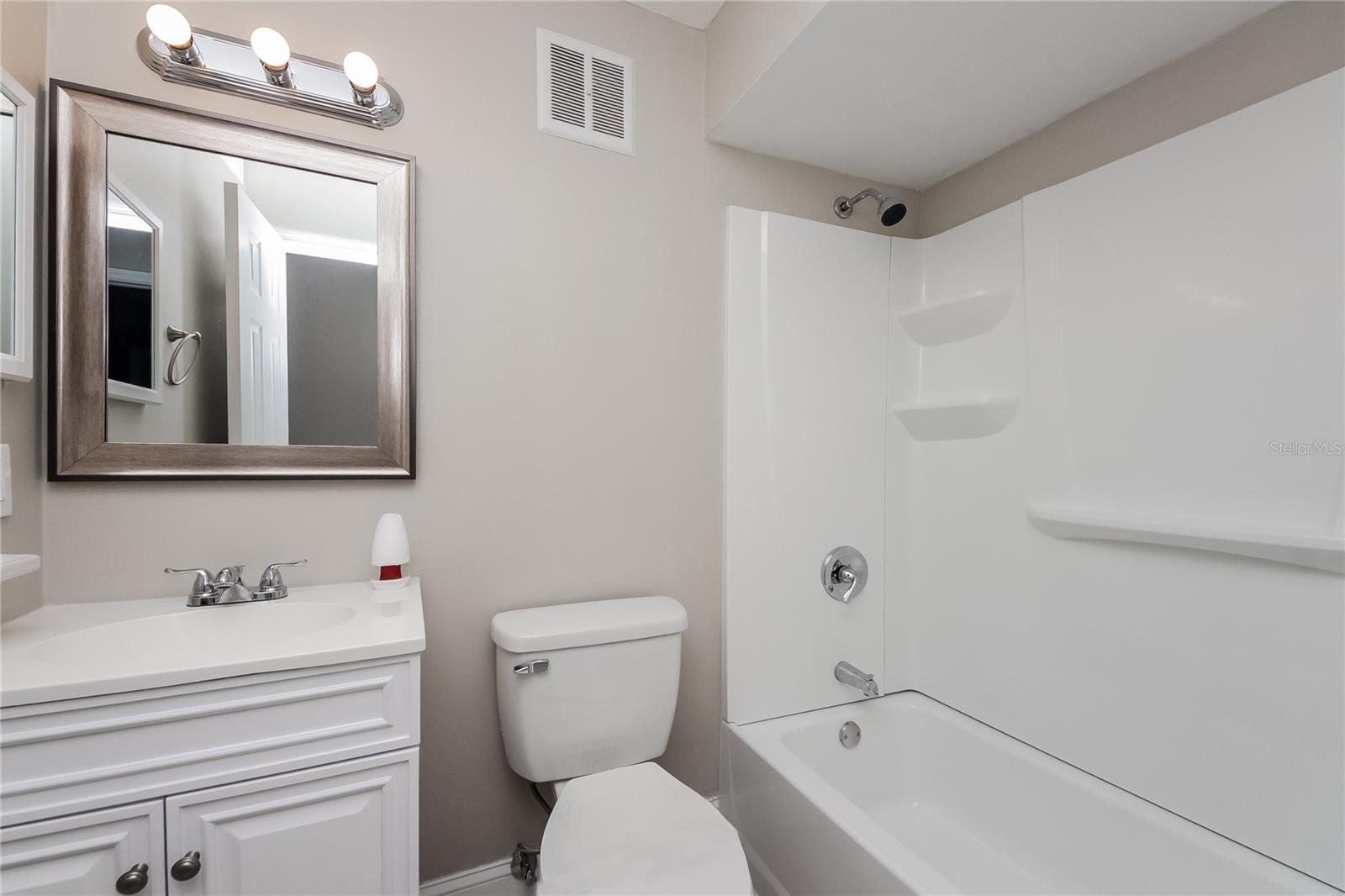 WOODCREST UNIT 01 - Residential Lease