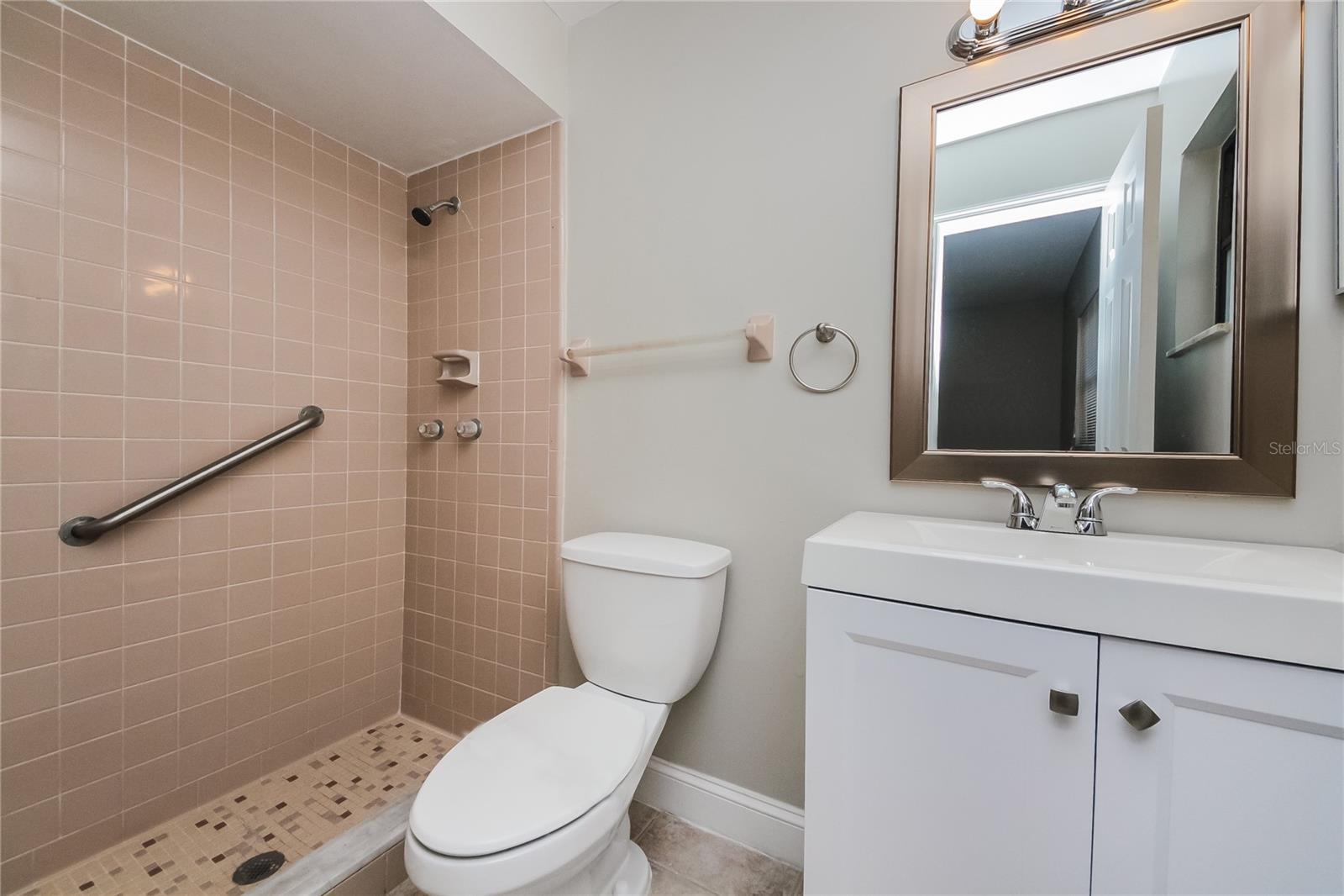 WOODCREST UNIT 01 - Residential Lease