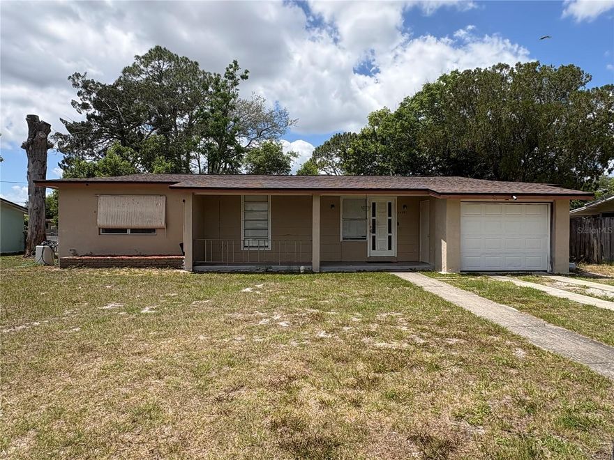 Calling all investors! Great investment opportunity! 2-bedroom, 1.5 bathroom 920 sqft home.