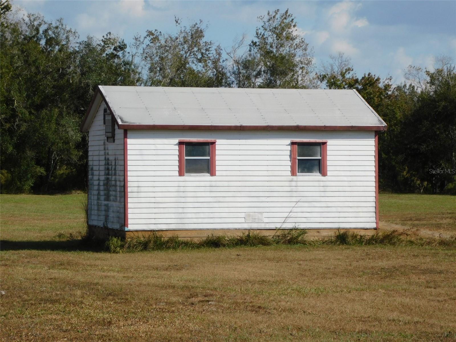 GENES LITTLE ACRES - Land