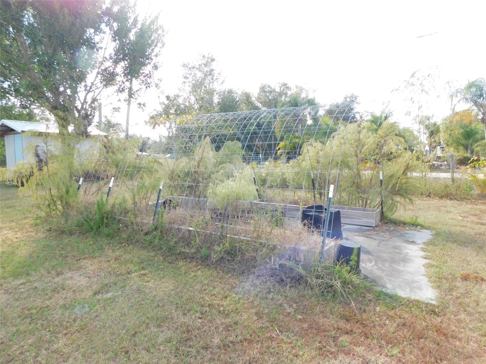 GENES LITTLE ACRES - Land