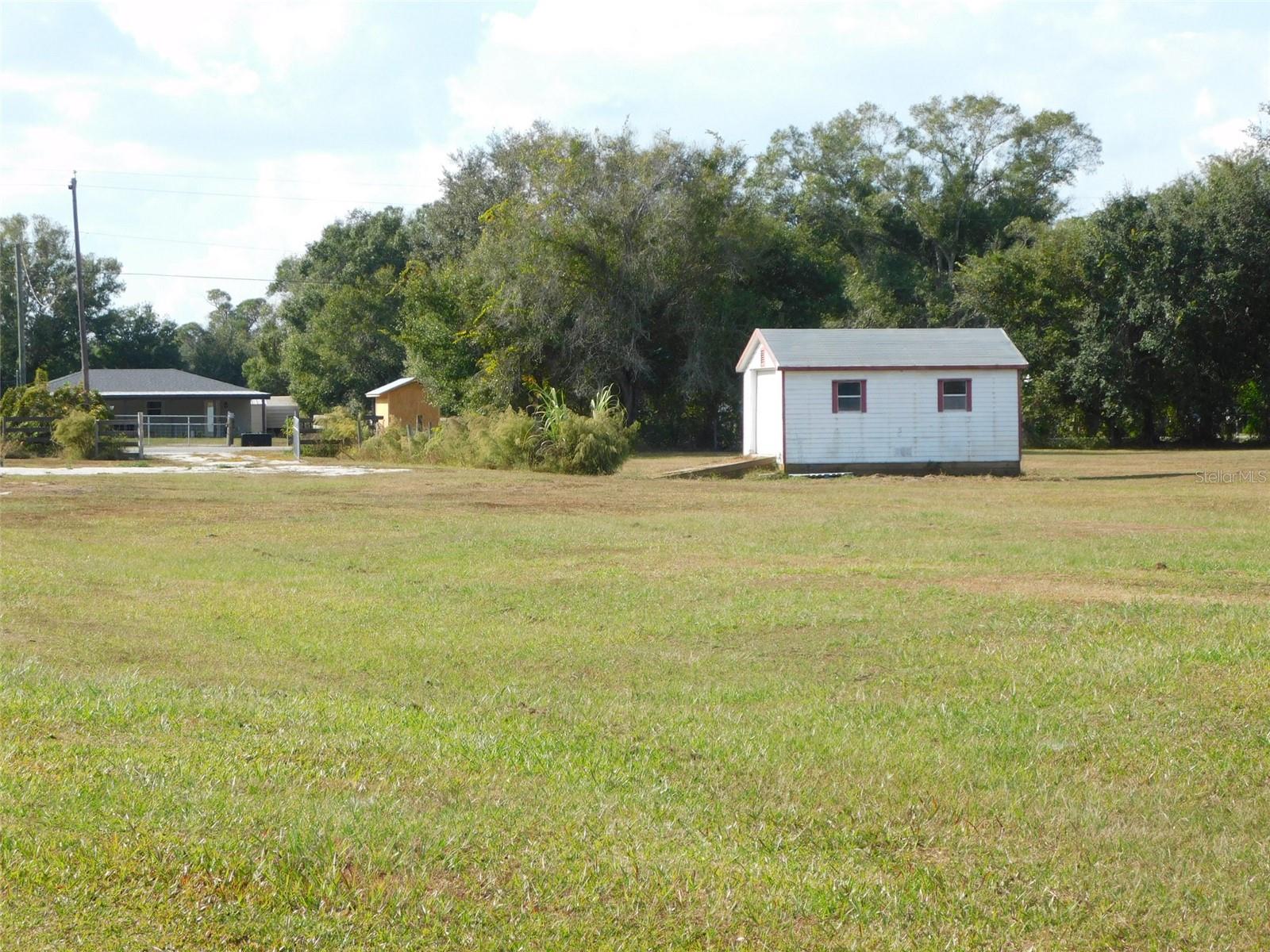 GENES LITTLE ACRES - Land