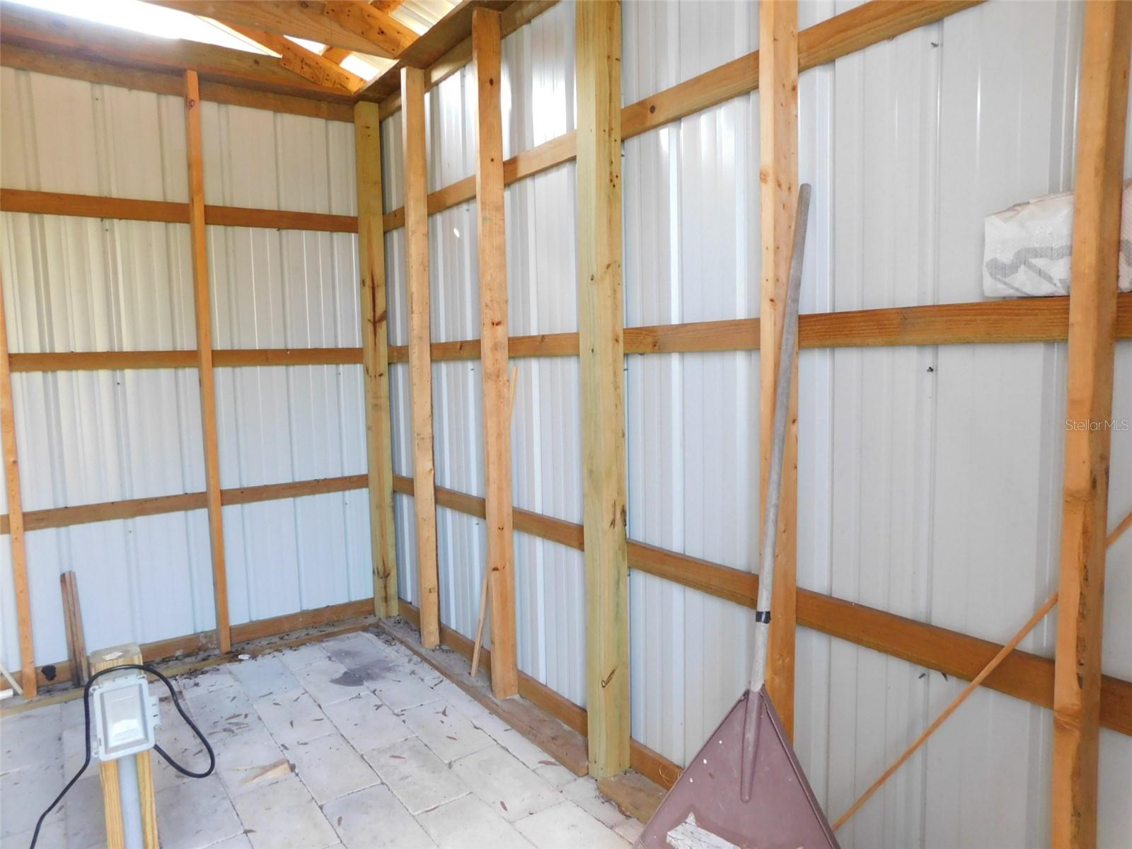 GENES LITTLE ACRES - Land