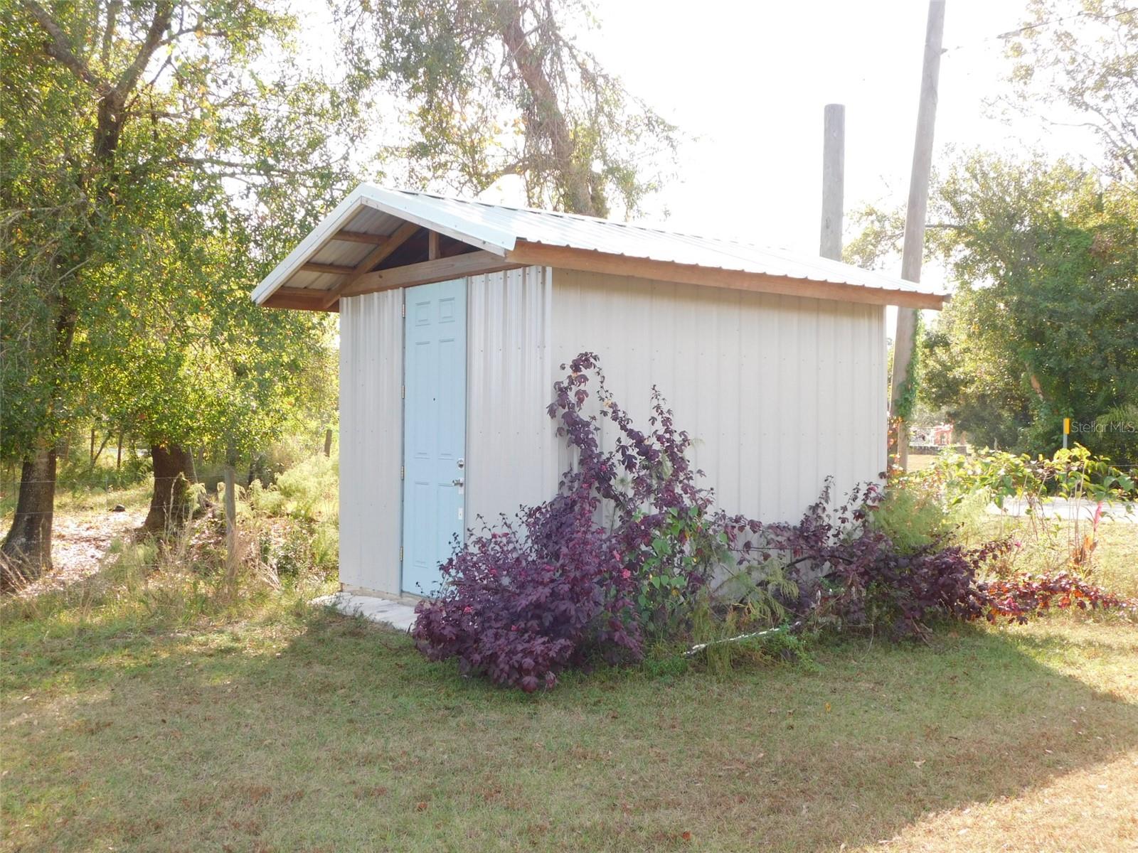 GENES LITTLE ACRES - Land