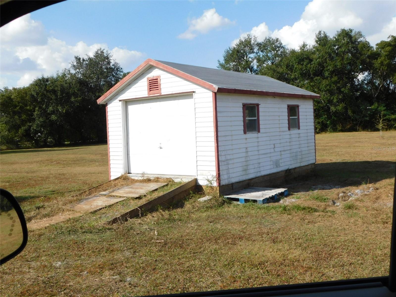 GENES LITTLE ACRES - Land