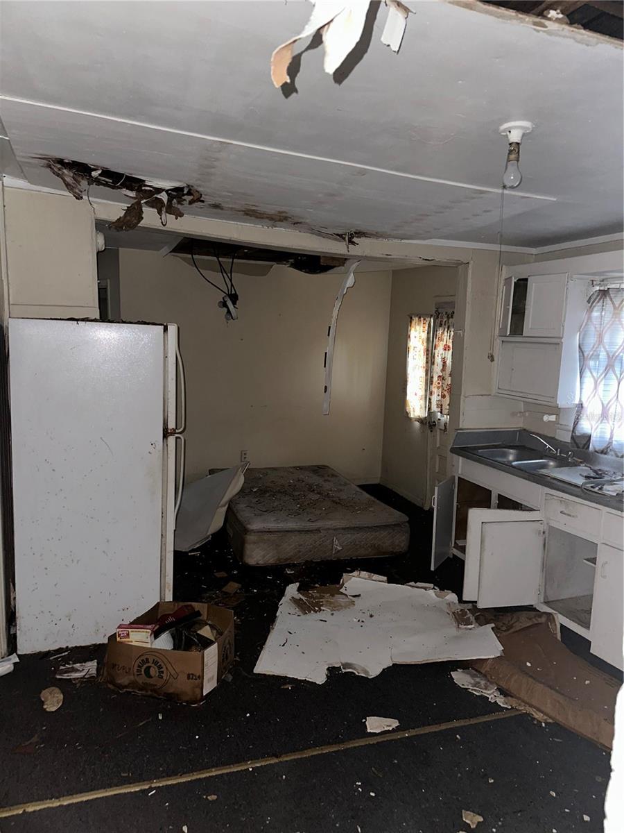 HARRIS E 01/2 BLK 161 DELAND - Residential