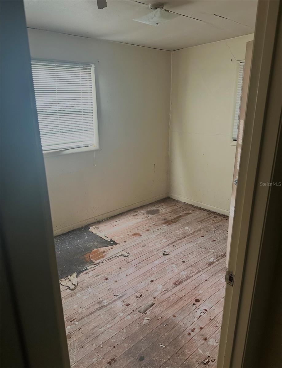 HARRIS E 01/2 BLK 161 DELAND - Residential