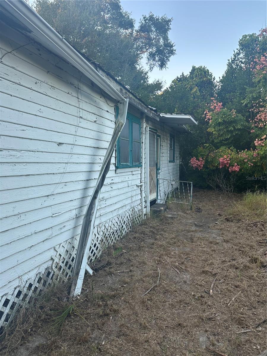 HARRIS E 01/2 BLK 161 DELAND - Residential