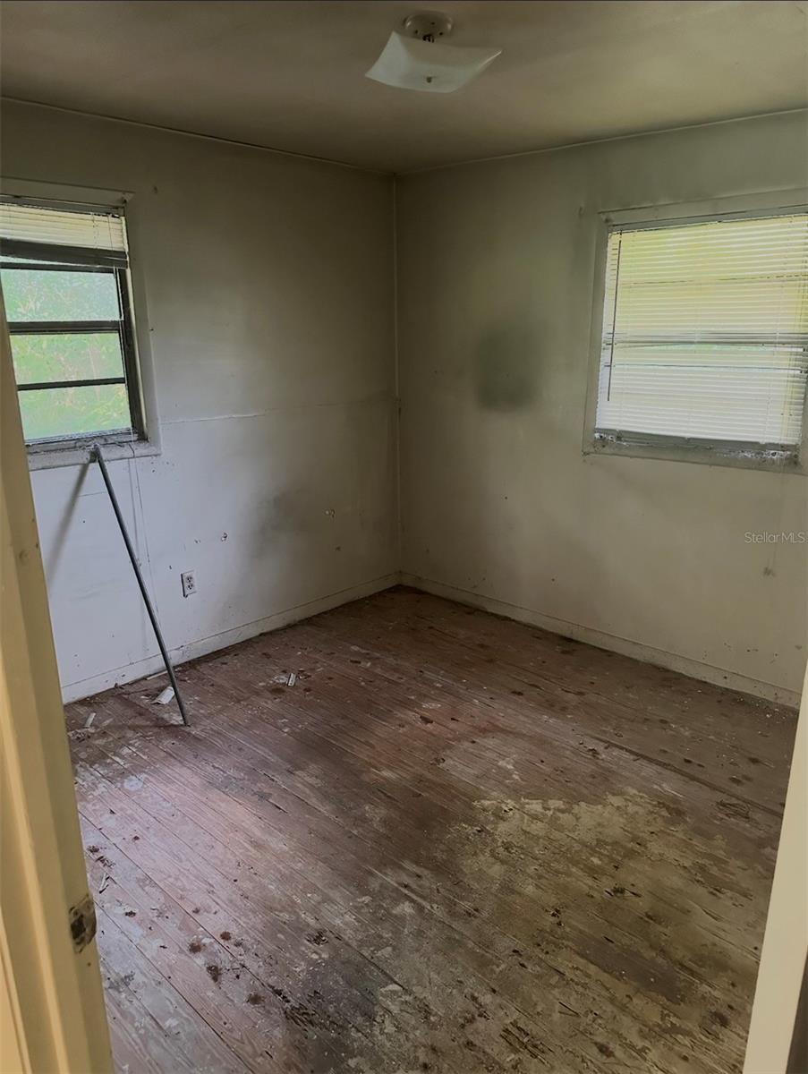 HARRIS E 01/2 BLK 161 DELAND - Residential