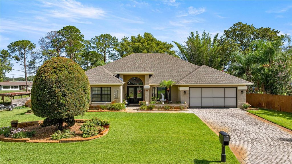 Photo of 36 SE Chinica Drive, Summerfield, FL 34491 (MLS # V4948364)