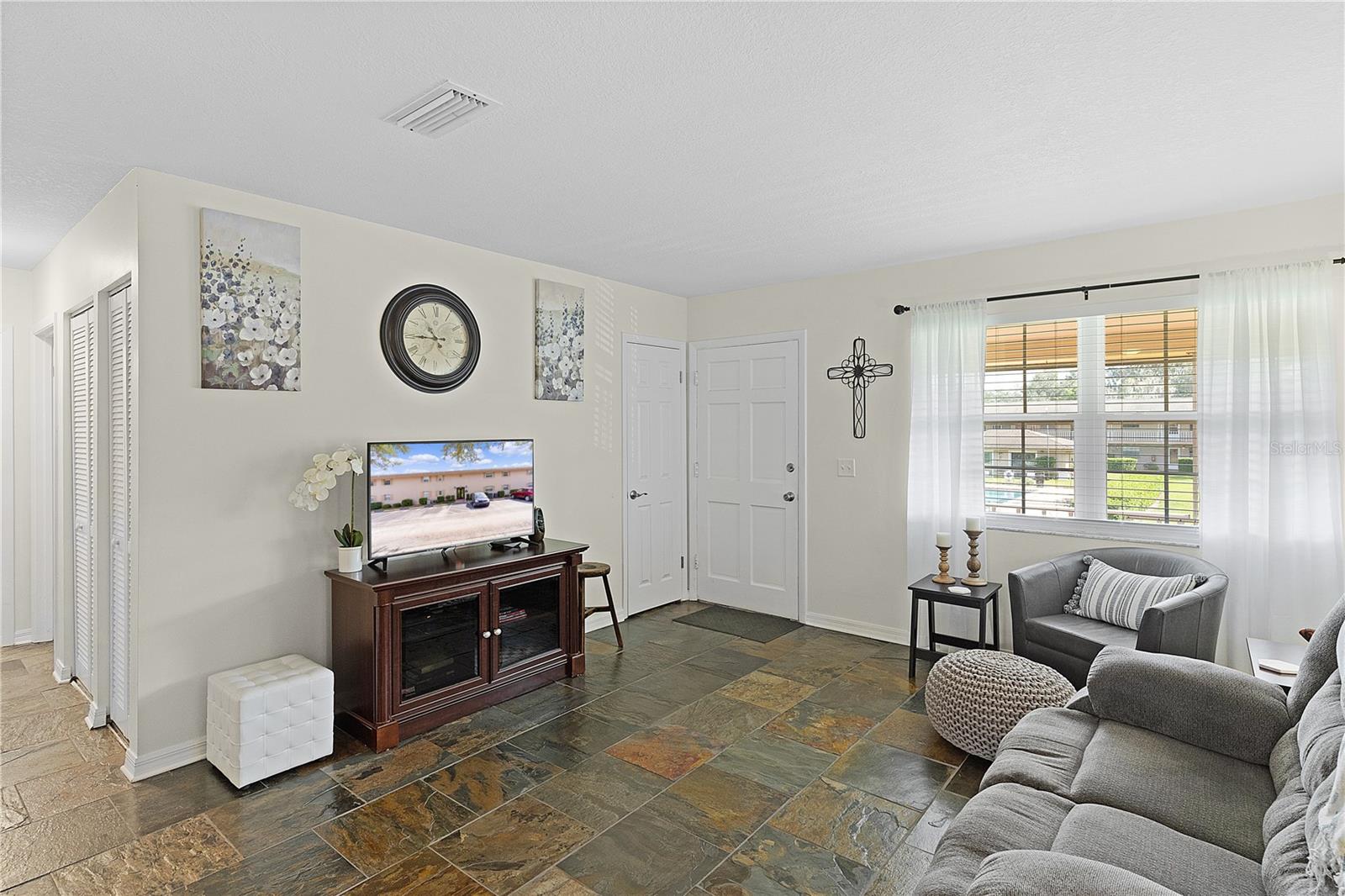 LAKEVIEW CONDO - Residential