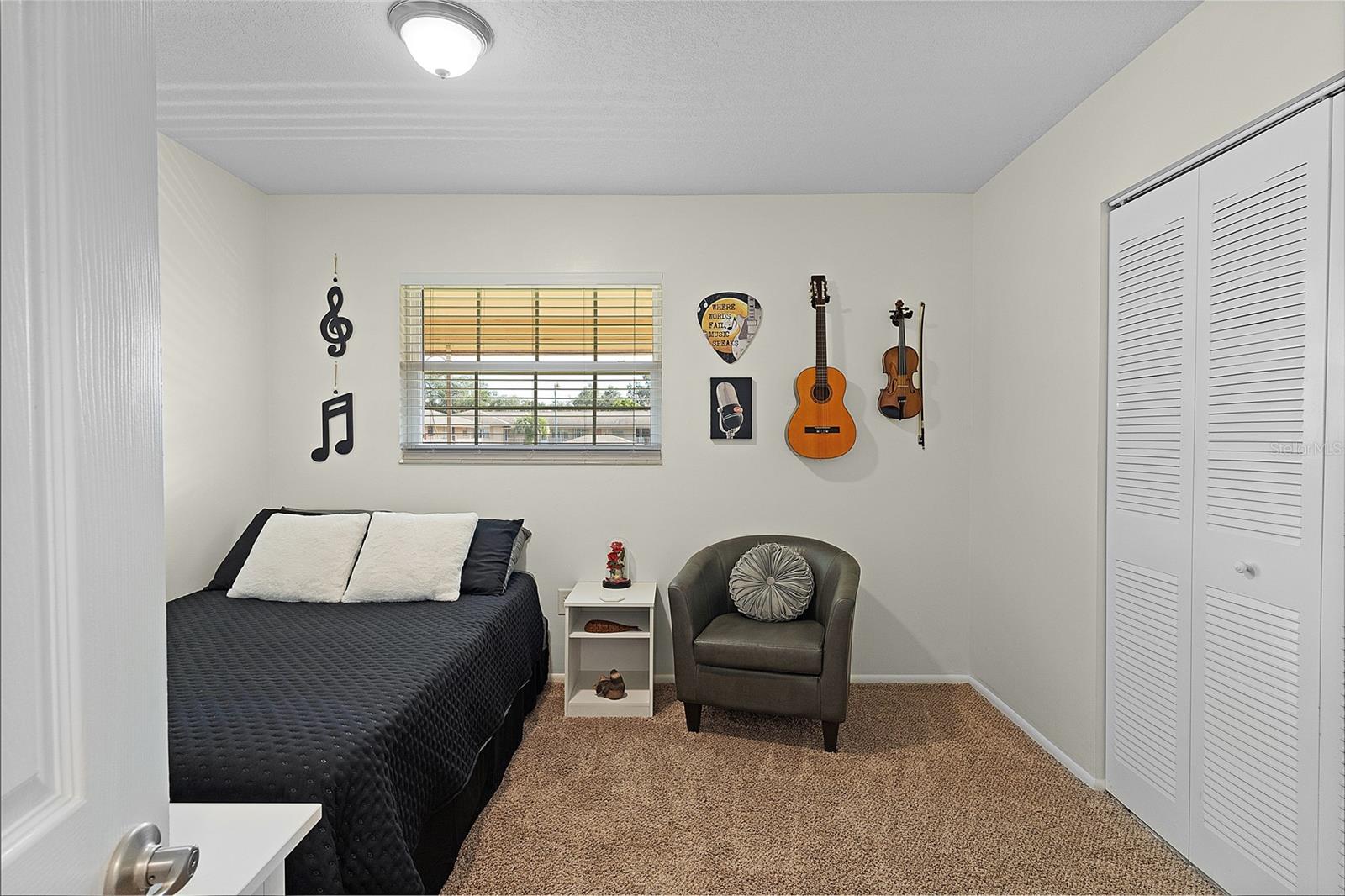 LAKEVIEW CONDO - Residential