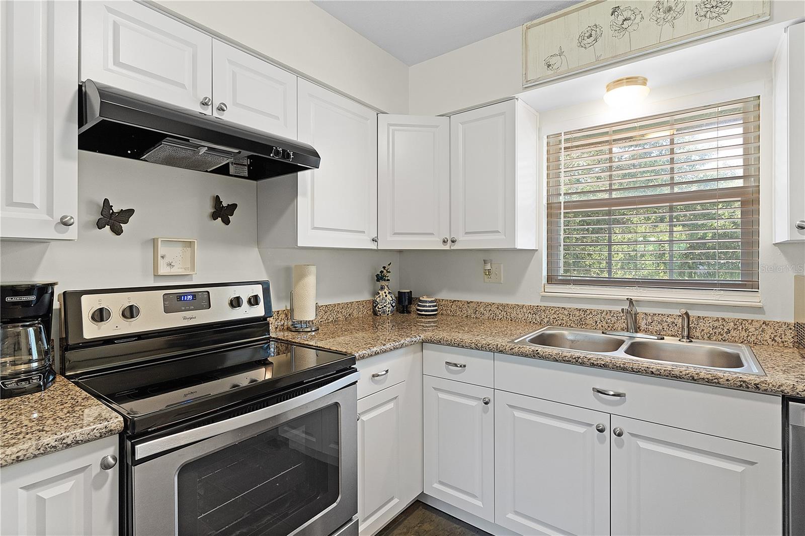 LAKEVIEW CONDO - Residential