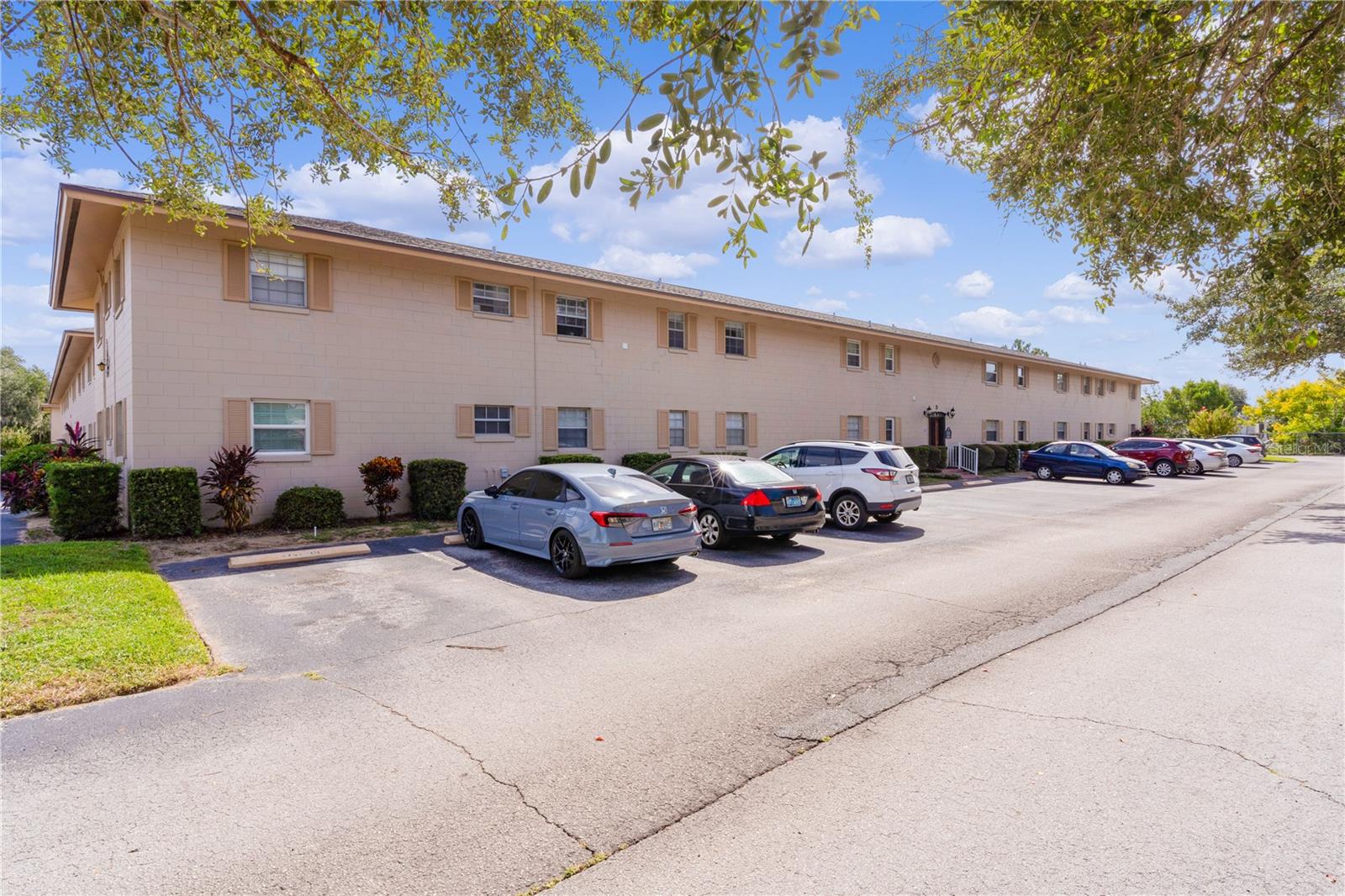 LAKEVIEW CONDO - Residential