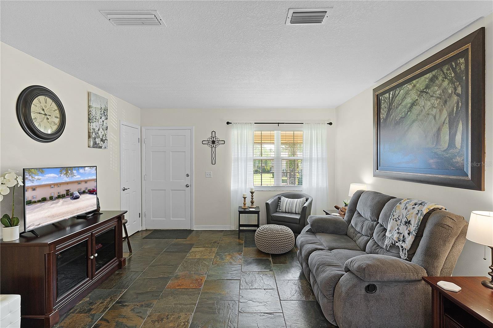 LAKEVIEW CONDO - Residential