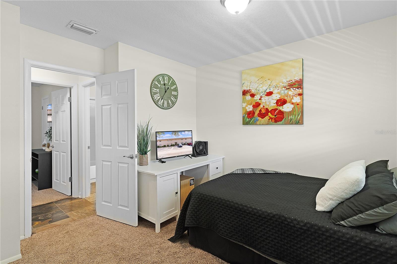 LAKEVIEW CONDO - Residential