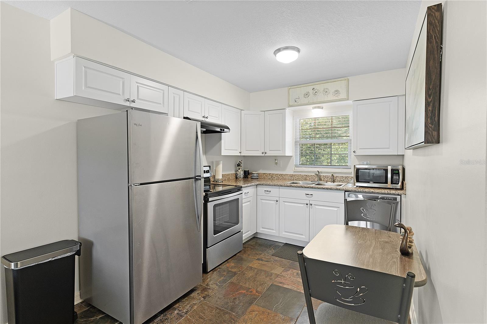 LAKEVIEW CONDO - Residential