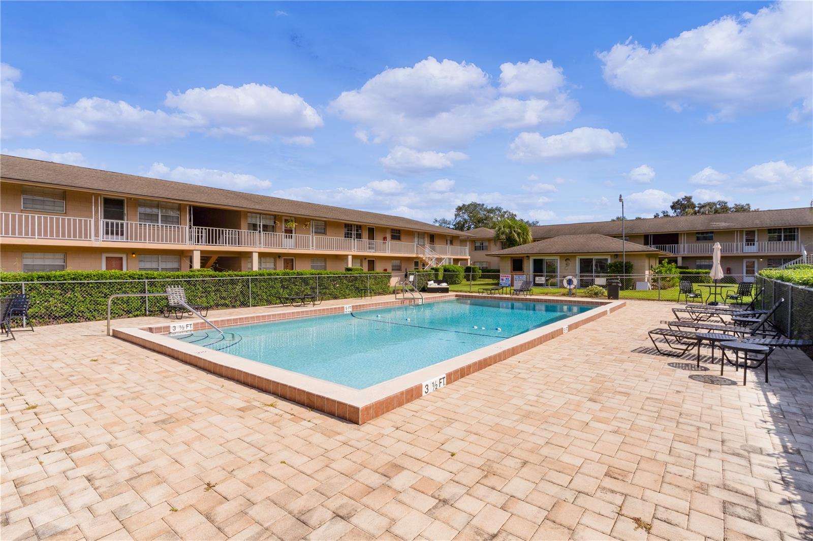 LAKEVIEW CONDO - Residential