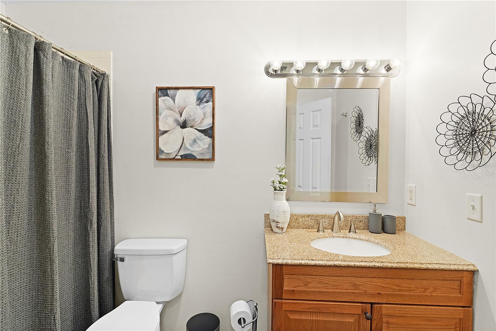 LAKEVIEW CONDO - Residential