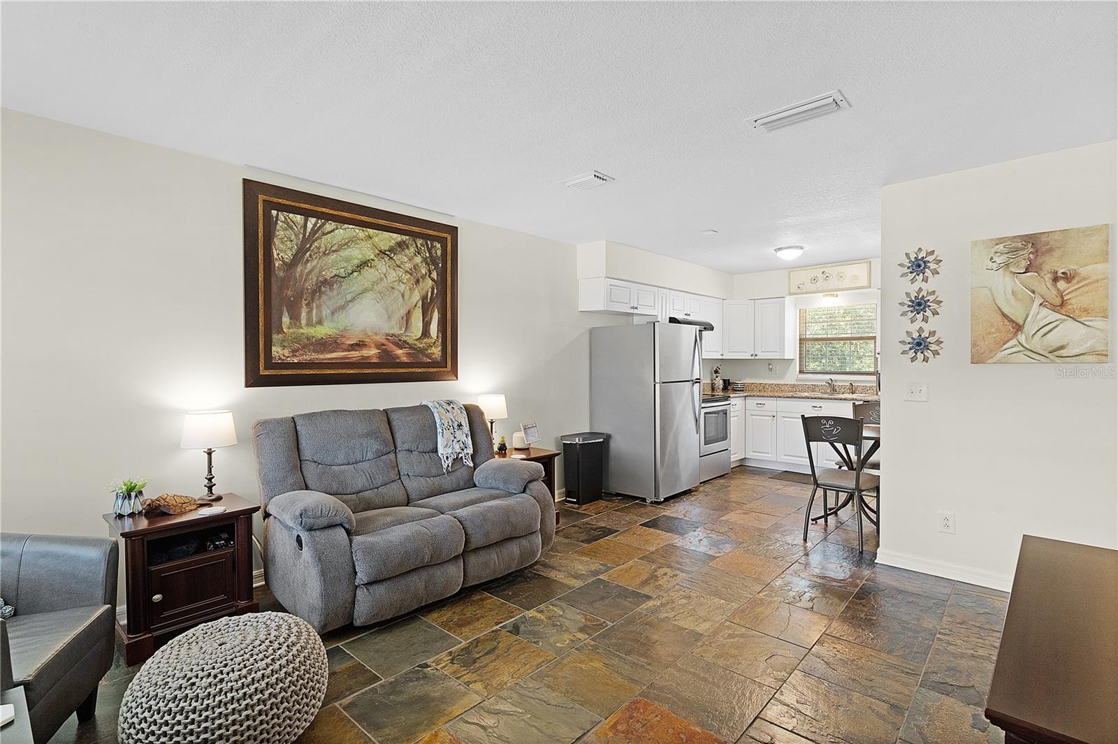 LAKEVIEW CONDO - Residential