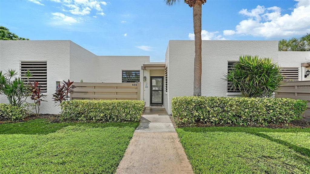 Photo of 666 Woodlawn Drive #666, Bradenton, FL 34210 (MLS # A4704315)